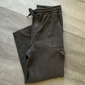 Athleta Farallon Cargo Crop Cypress Green Size 2 EUC